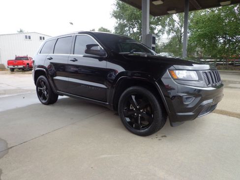 Used 2015 Jeep Grand Cherokee Altitude AWD/4WD image 3