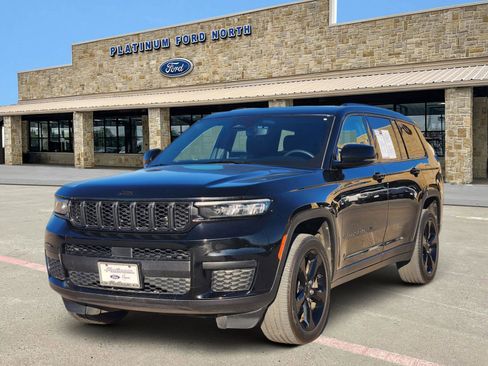 Used 2023 Jeep Grand Cherokee L Laredo image 2