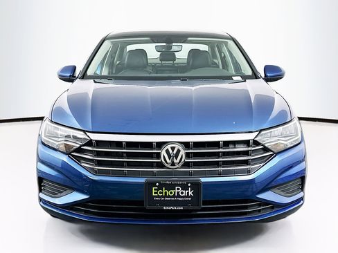 Used 2021 Volkswagen Jetta SE w/ SE Cold Weather Package image 2
