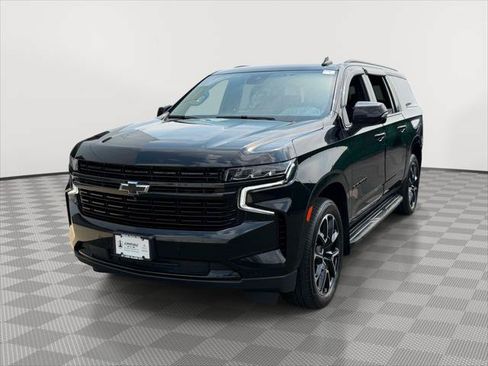Used 2023 Chevrolet Suburban RST w/ Luxury Package AWD/4WD image 3