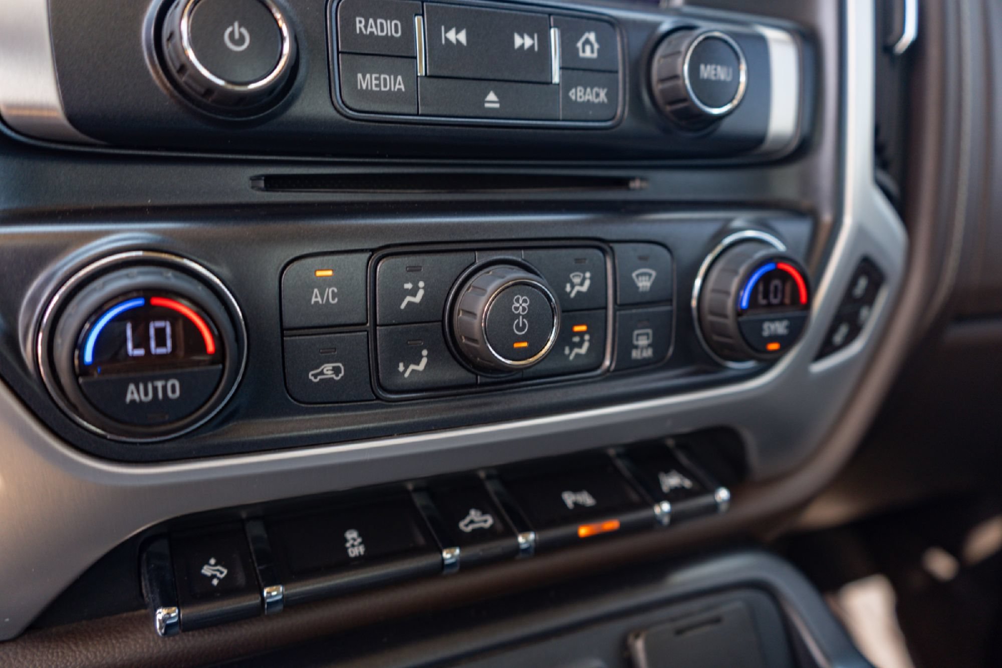 Used 2018 GMC Sierra 1500 SLT AWD/4WD image 16