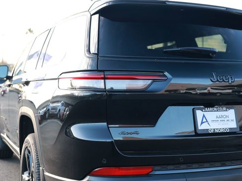 New 2025 Jeep Grand Cherokee L Altitude image 9