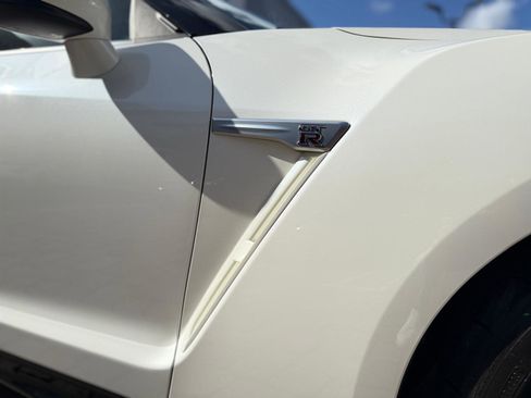 Used 2024 Nissan GT-R Premium w/ Premium Interior Package image 9