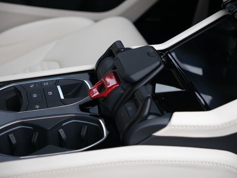 Used 2025 Lamborghini Urus SE image 22