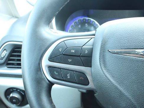 Used 2018 Chrysler Pacifica Touring-L Plus w/ Tire & Wheel Group FWD image 26