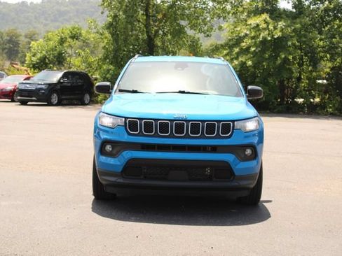 Used 2023 Jeep Compass Latitude AWD/4WD image 3