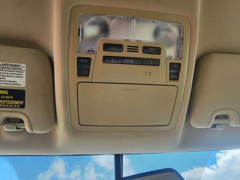 Used 2016 Toyota Highlander Limited image 19