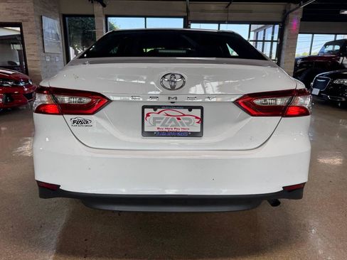 Used 2018 Toyota Camry LE FWD image 6