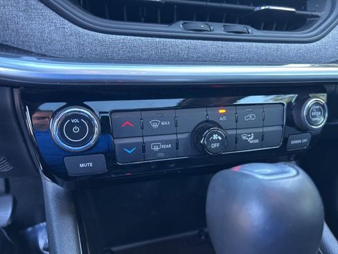 Certified 2022 Jeep Compass Latitude w/ Sun and Sound Group image 40