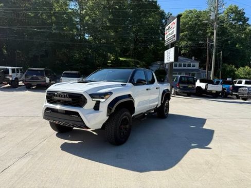 Used 2025 Toyota Tacoma TRD Pro AWD/4WD image 11