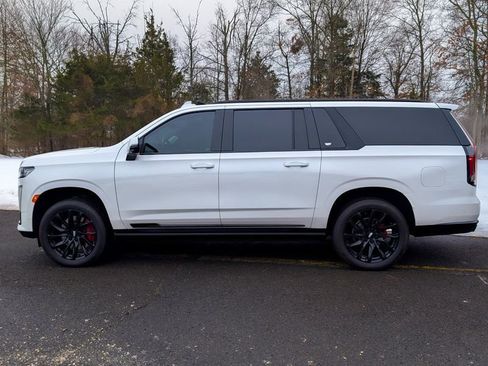 Used 2022 Cadillac Escalade ESV Sport Platinum w/ LPO, ONYX Package image 8