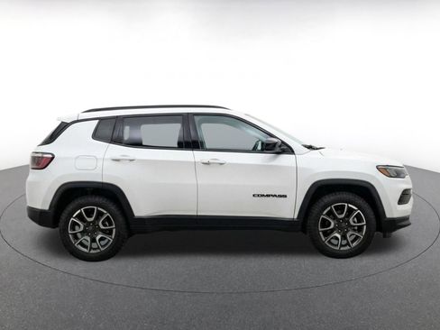 Used 2025 Jeep Compass Trailhawk AWD/4WD image 10