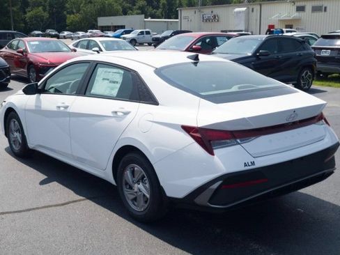 New 2026 Hyundai Elantra SE FWD image 7