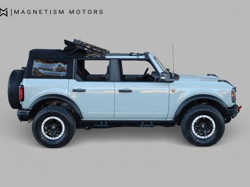 Used 2021 Ford Bronco Badlands image 2