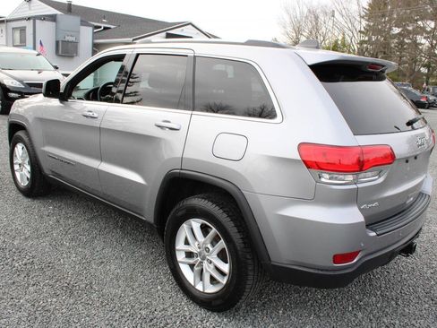 Used 2017 Jeep Grand Cherokee Laredo w/ Quick Order Package 23E image 9