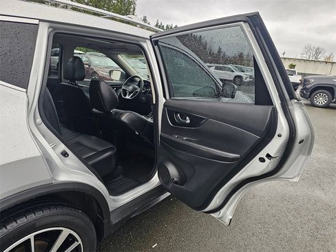 Used 2018 Nissan Rogue SL w/ Premium Package image 27