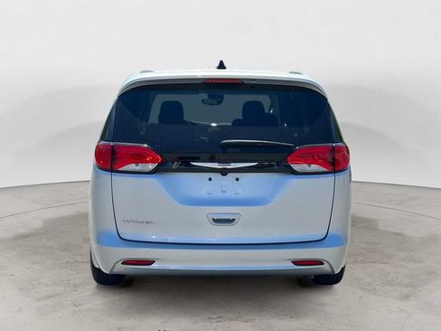 Used 2023 Chrysler Voyager LX FWD image 4