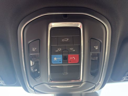Used 2025 Jeep Grand Cherokee Altitude AWD/4WD image 23