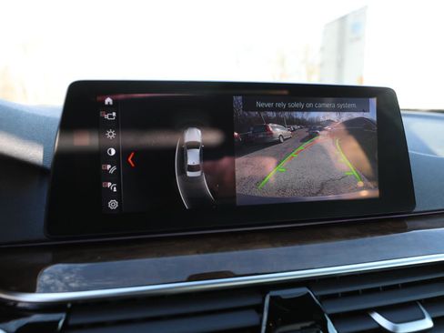 Used 2018 BMW 530i xDrive w/ Premium Package image 23