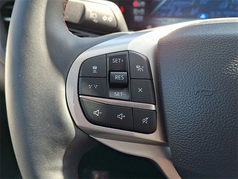 Used 2025 Ford Explorer Active w/ Active Comfort Package image 21