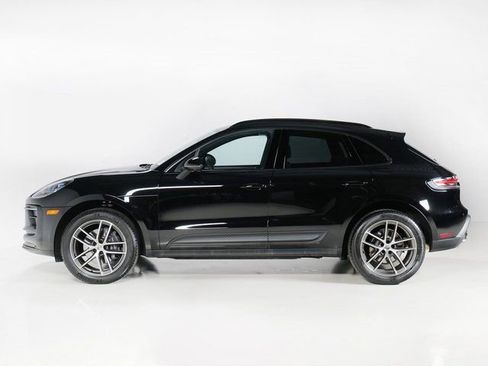 Certified 2025 Porsche Macan AWD/4WD image 2