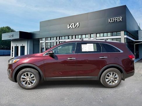 Certified 2017 Kia Sorento FWD image 5