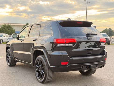 Used 2021 Jeep Grand Cherokee Laredo X AWD/4WD image 9