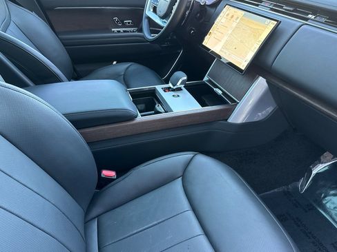 Certified 2025 Land Rover Range Rover SE AWD/4WD image 17