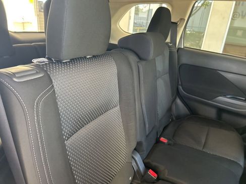 Used 2019 Mitsubishi Outlander ES image 24