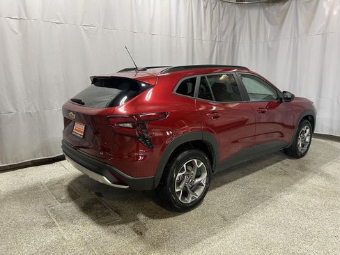 Used 2025 Chevrolet Trax LT FWD image 6