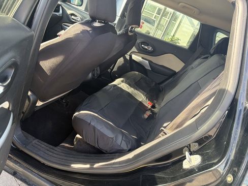 Used 2018 Jeep Cherokee Latitude image 9