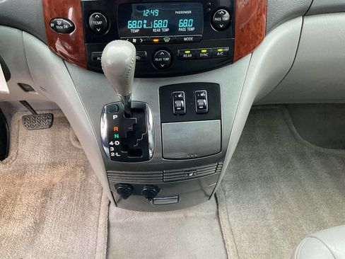 Used 2004 Toyota Sienna XLE image 19