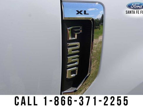 Used 2019 Ford F250 XL w/ Power Equipment Group AWD/4WD image 4