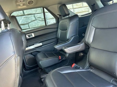 Used 2023 Ford Explorer XLT w/ Equipment Group 202A image 9