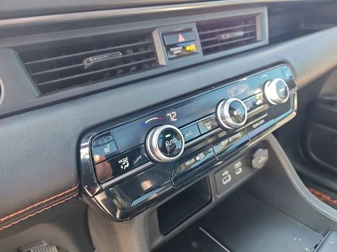 Used 2025 Honda Pilot TrailSport image 10