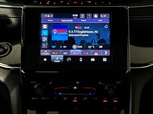 Used 2023 Jeep Grand Cherokee Altitude AWD/4WD image 18