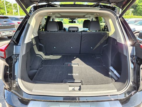 Used 2025 Nissan Rogue Platinum FWD image 8