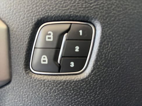 Used 2020 Ford F150 Lariat RWD image 25