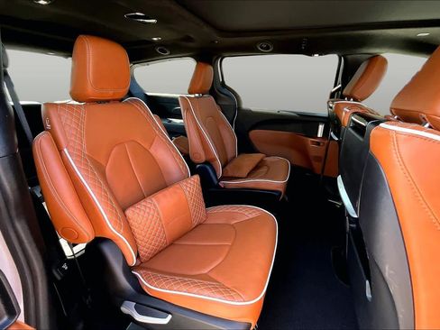 Used 2024 Chrysler Pacifica Pinnacle FWD image 20