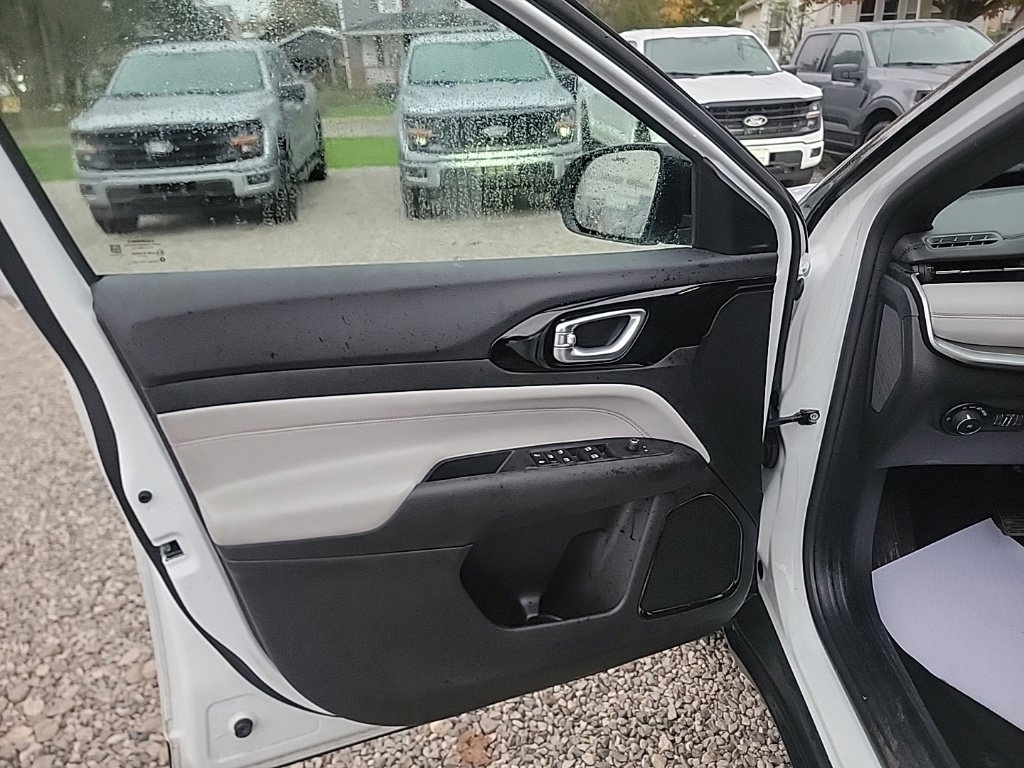 Used 2026 Jeep Compass Limited AWD/4WD image 16