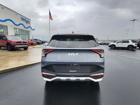 Used 2023 Kia Sportage EX image 3