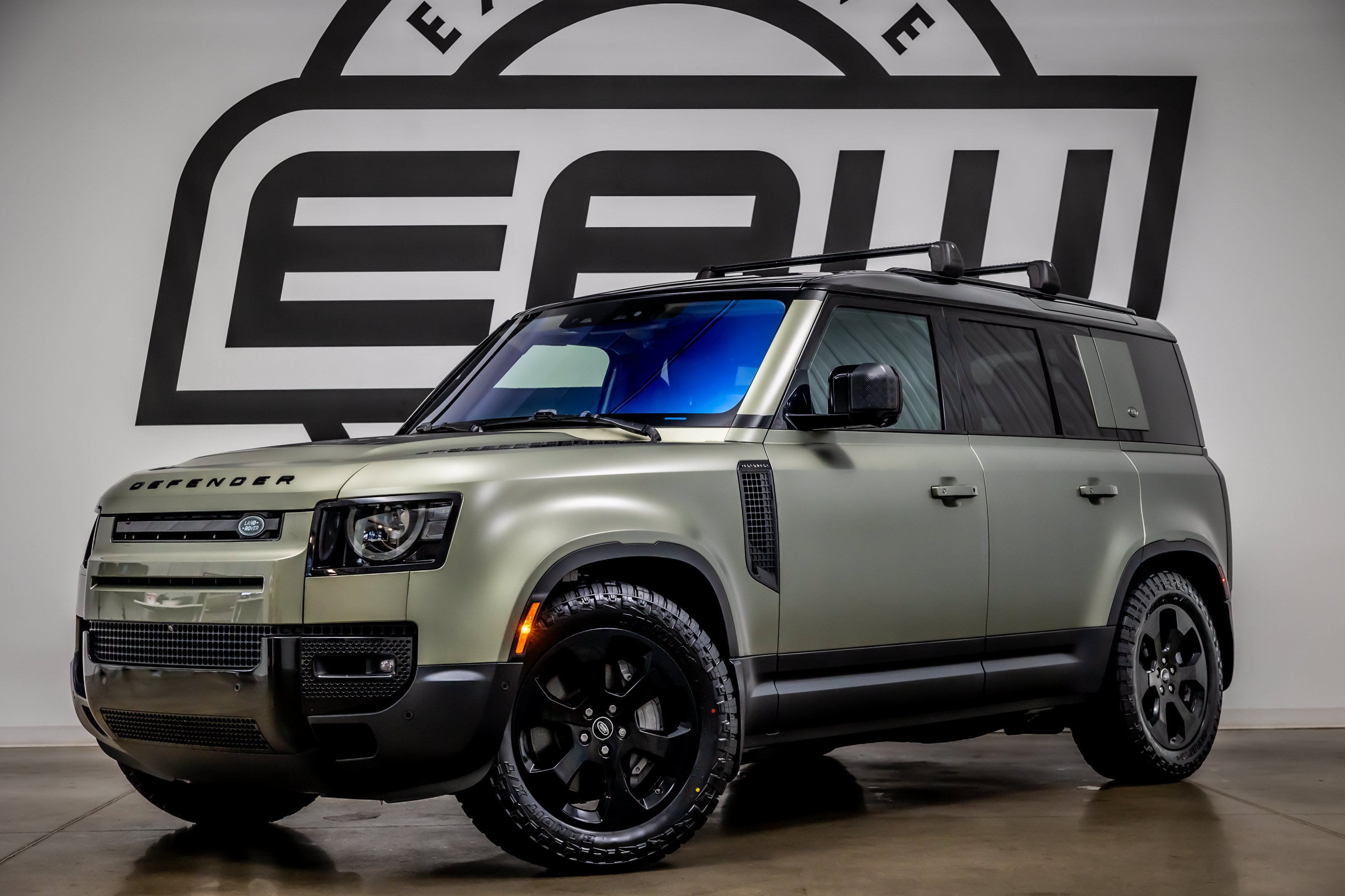 Used 2020 Land Rover Defender 110 HSE AWD/4WD image 1