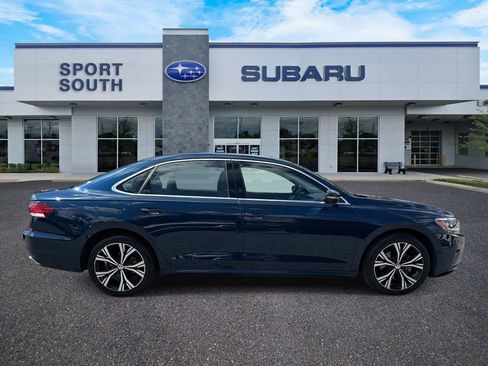 Used 2020 Volkswagen Passat 2.0T SEL image 2