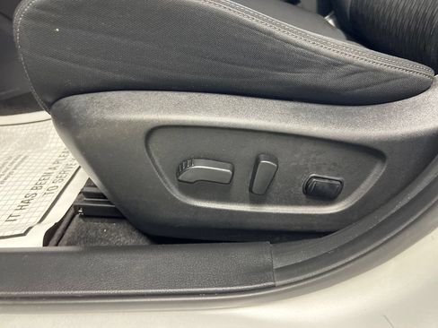 Used 2019 Nissan Rogue SV w/ Premium Package AWD/4WD image 18