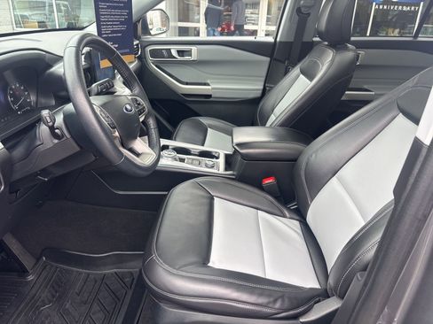 Certified 2023 Ford Explorer XLT w/ Equipment Group 202A AWD/4WD image 14