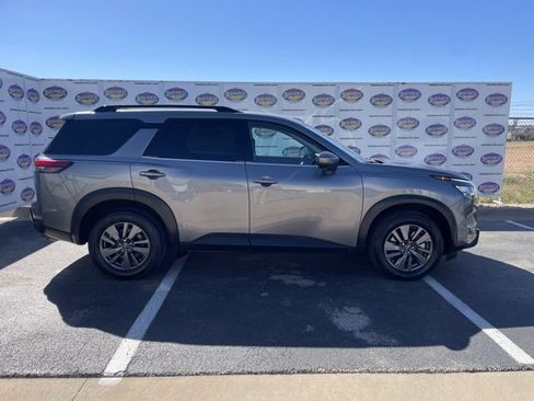 Certified 2024 Nissan Pathfinder SV image 1