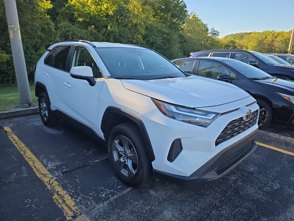 Used 2025 Toyota RAV4 XLE FWD image 3