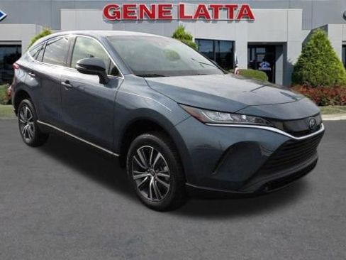 Used 2022 Toyota Venza LE image 1