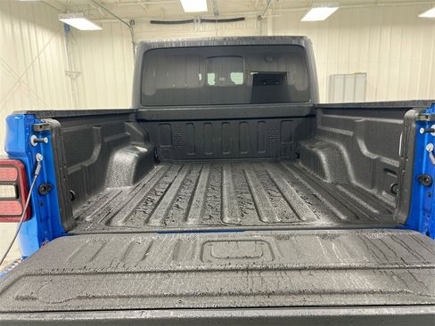 Used 2024 Jeep Gladiator Sport image 23