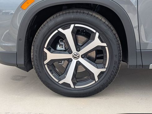 New 2026 Volkswagen Tiguan SE image 9